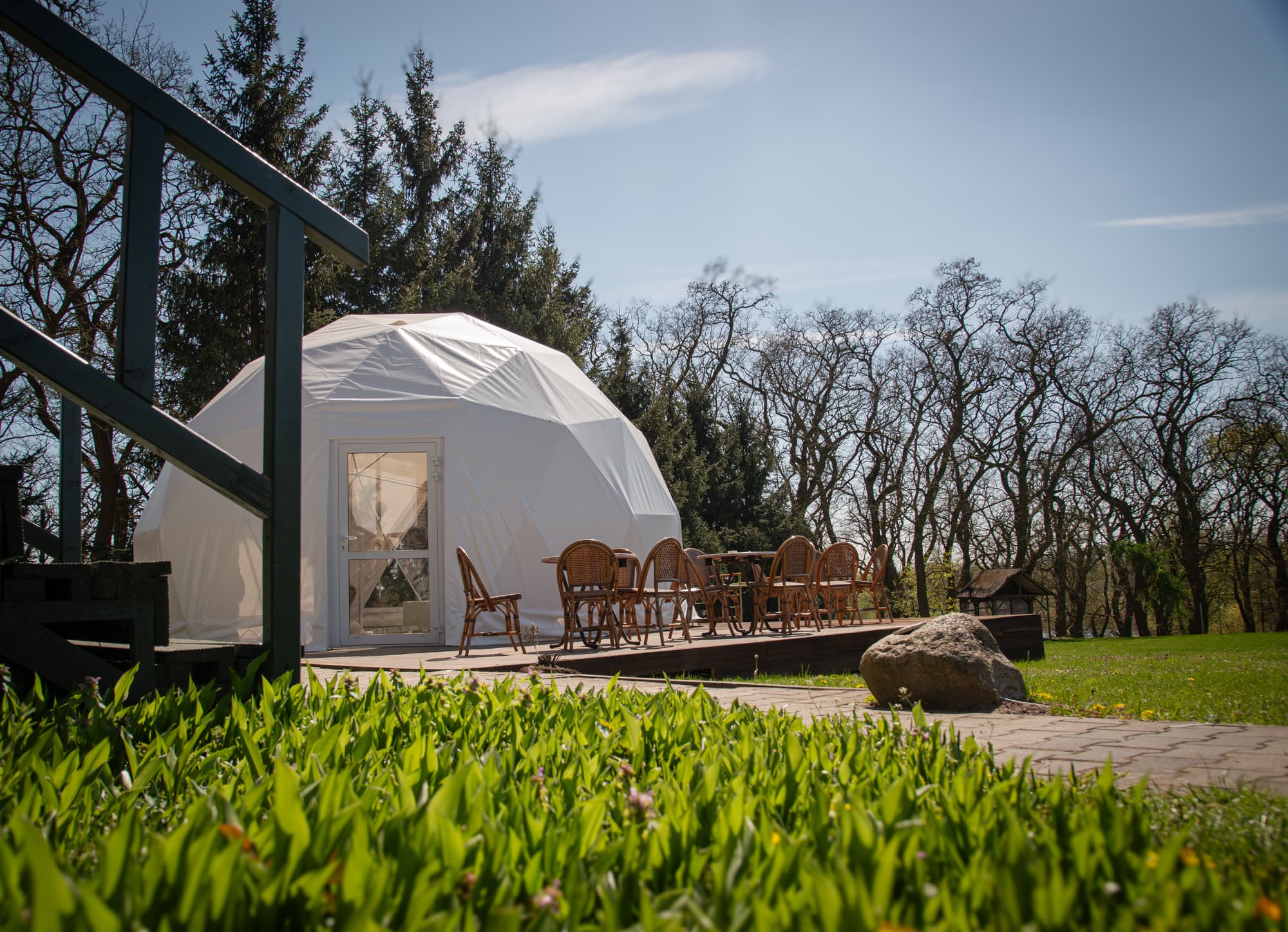 Kopuła glamping — Dworek Biesiadny